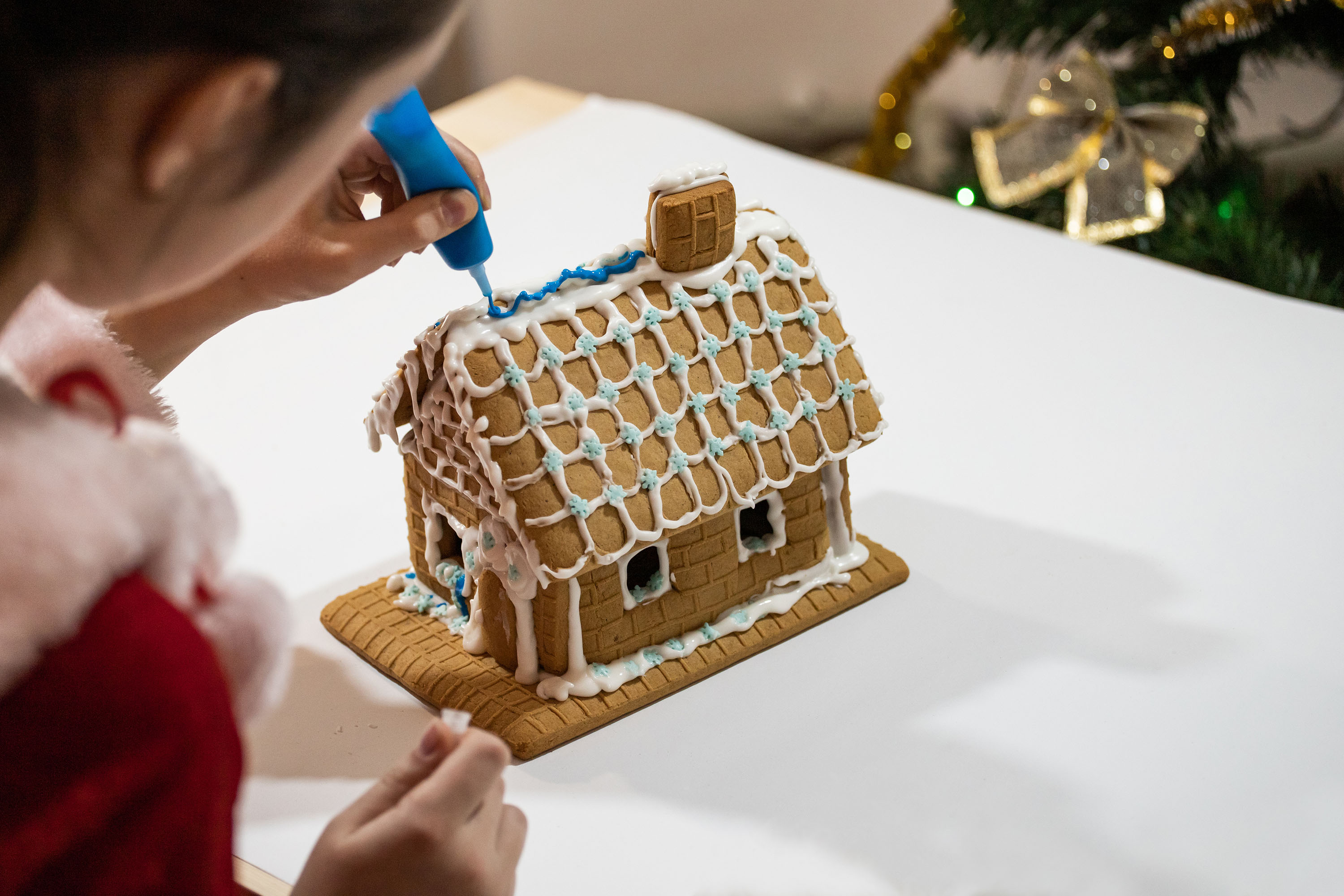 gingerbread decorating